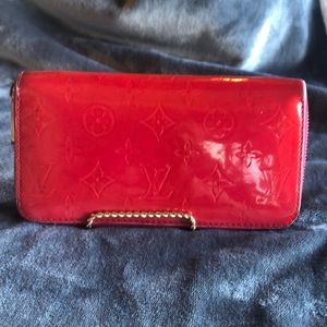 Louis Vuitton Red Vernis Leather Zippy Wallet Authenticated